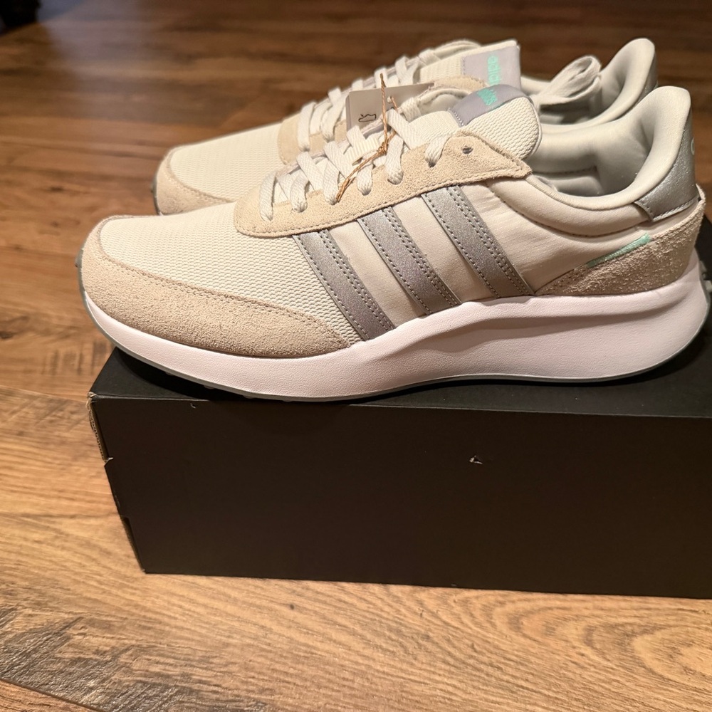 Adidas Run 70s Ladies Size 9 Beige, gray and White Sneakers‎ NEW - Picture 9 of 9